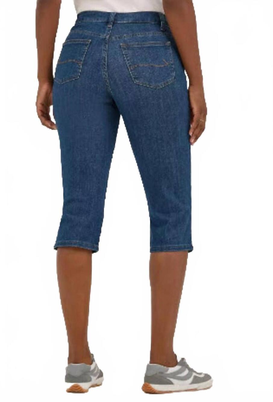 NEW LEE JEANS relaxed fit mysterious stretch capri pants in med blue